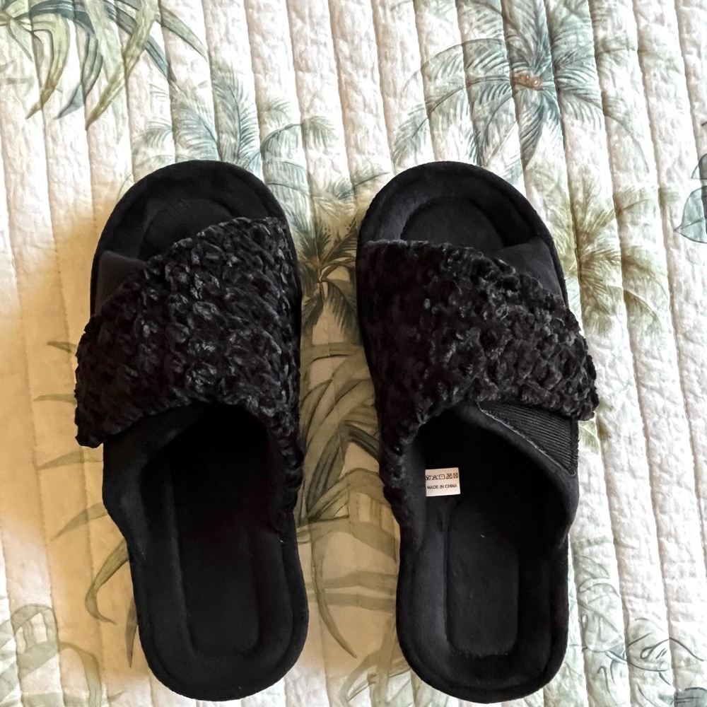 Black Fleece Slide Slippers